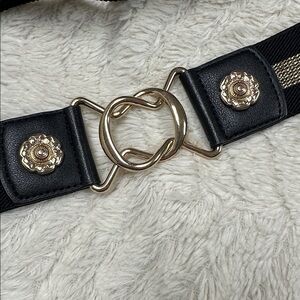 Fashionable Black with Metallic Gold Stripe  Stretchy Elastic Belt, LIKE NEW!